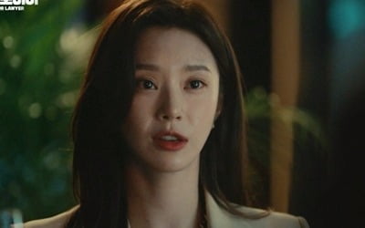 [종합] 이주빈 父, 알츠하이머였다…소지섭, 괴한에 습격 '충격' ('닥터로이어')