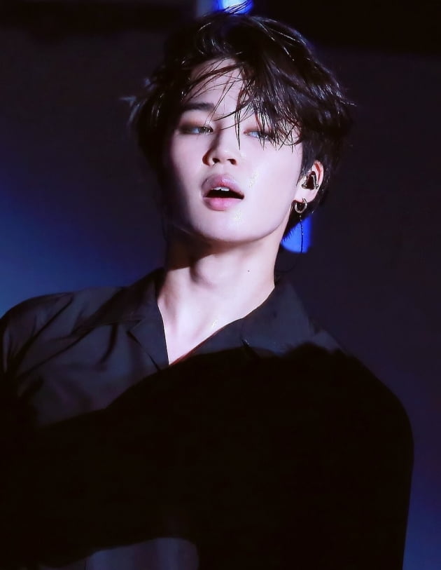 방탄소년단 지민, 퍼포먼스의 핵심이자 꽃…방송가에도 핫한 'BTS 프론트맨'