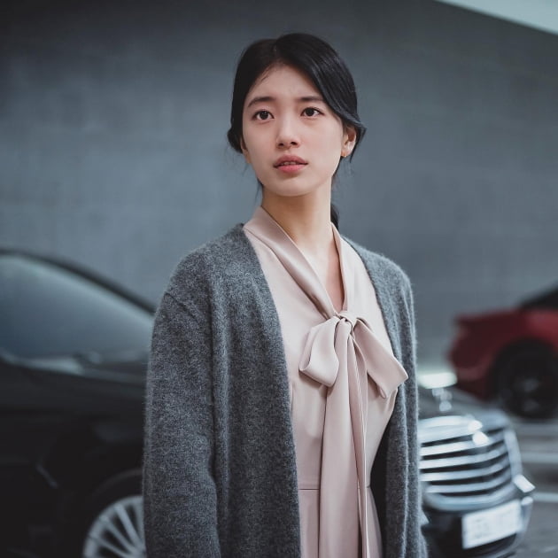 수지 /사진=매니지먼트 숲 공식 인스타그램