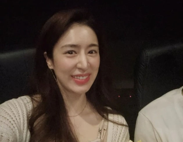 민혜연, ♥주진모와 팝콘 안고 영화관 데이트 "묘하게 설레고 기분 좋고"[TEN★]