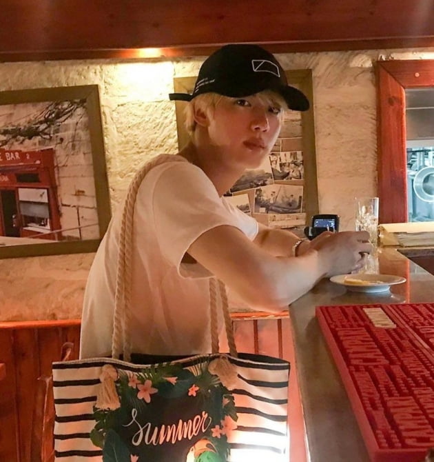 몰타에서 목걸이 산 방탄소년단 진, 허름했던 가게를 대리석으로 리모델링하게 만든 파급력