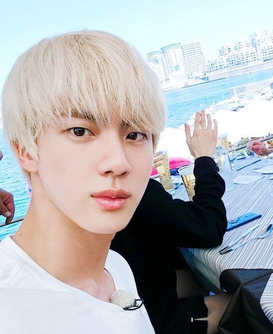 몰타에서 목걸이 산 방탄소년단 진, 허름했던 가게를 대리석으로 리모델링하게 만든 파급력