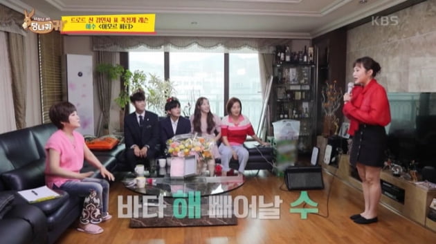 [종합] 김연자, 드레스룸에 15억 상당 무대의상…"수작업 모시옷 1천만원"('당나귀 귀')