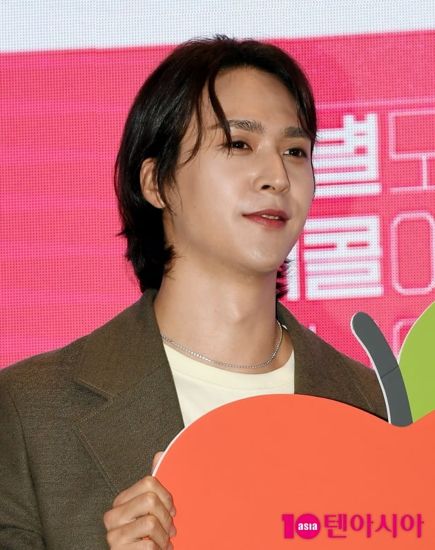 [TEN 포토] 손동운 '샤프한 옆선'