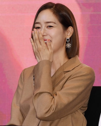 [TEN 포토] 성유리 '돌아온 요정 빵 터졌어요'