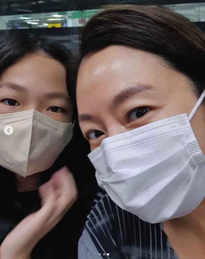 '박준형♥' 김지혜, 저런 표정으로 멍때리다니...딸 따라 학교로 시험감독관으로[TEN★]