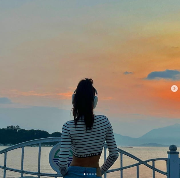 설현, 입간판 보다 더 완벽한 몸매...美쳤다[TEN★]