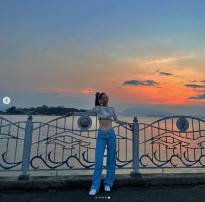 설현, 입간판 보다 더 완벽한 몸매...美쳤다[TEN★]