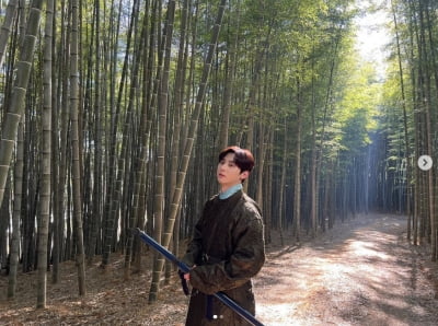 황민현, 순정만화 주인공처럼...콧날에 베이겠네[TEN★]