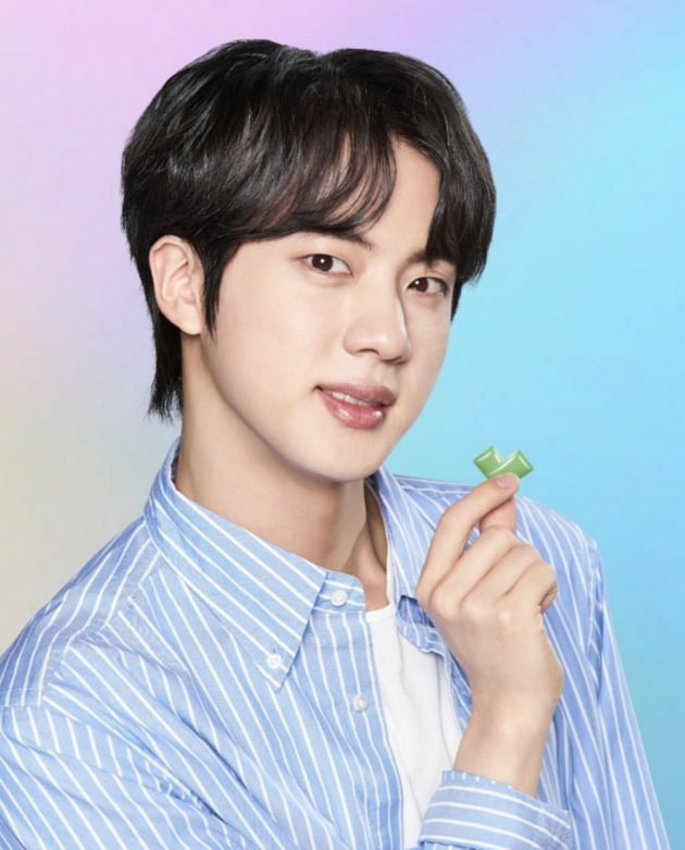 방탄소년단 진, 상큼한 청량감에 들썩인 '여심'