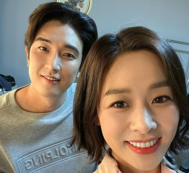 장신영, ♥강경준과 함께 있어 더욱 행복…촬영 중에도 꽁냥꽁냥[TEN★]