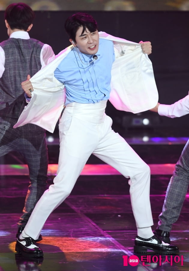 [TEN 포토] 영탁 '상의 탈의'