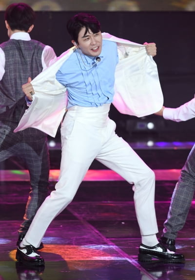 [TEN 포토] 영탁 '상의 탈의'