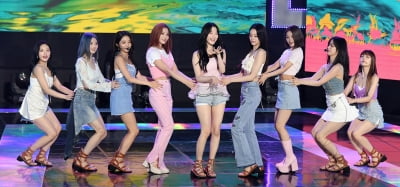[TEN 포토] 프로미스나인 '무더위 날리는 무대'