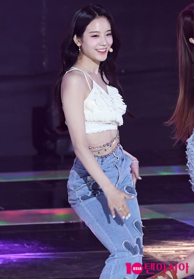 [TEN 포토] 프로미스나인 장규리 '크롭톱으로 섹시하게'