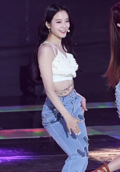 [TEN 포토] 프로미스나인 장규리 '크롭톱으로 섹시하게'