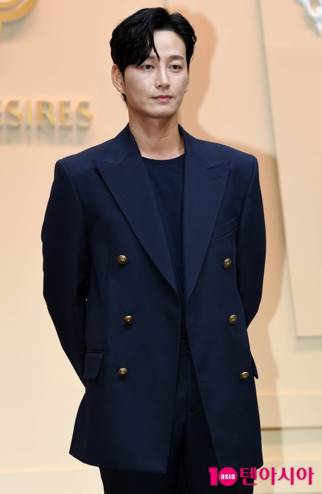 [종합] "재발견? 기분 나빴다"…'데뷔 30년' 김희선, 약 먹으면서 도전ing('블랙의 신부')