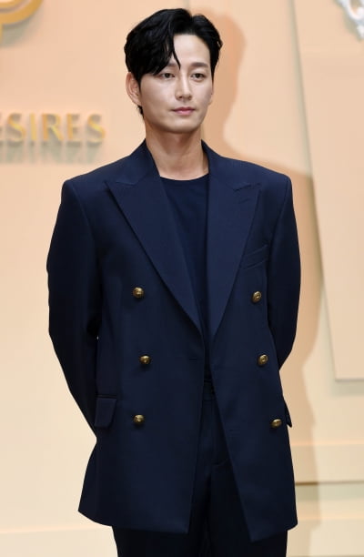[TEN 포토] 이현욱 '오늘도 멋짐'