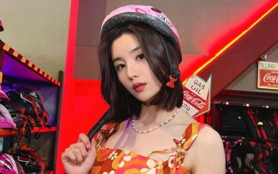 권은비, 숨겨지지 않는 볼륨감…인형같은 완벽 비율[TEN★]
