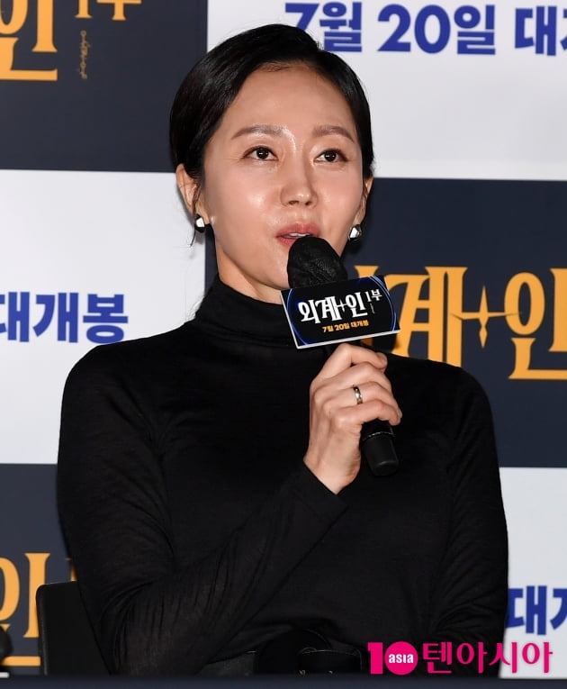 [TEN 포토] 염정아 '저는 파트너가 있어서 외롭지 않았어요'