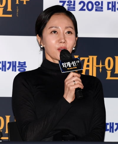 [TEN 포토] 염정아 '저는 파트너가 있어서 외롭지 않았어요'