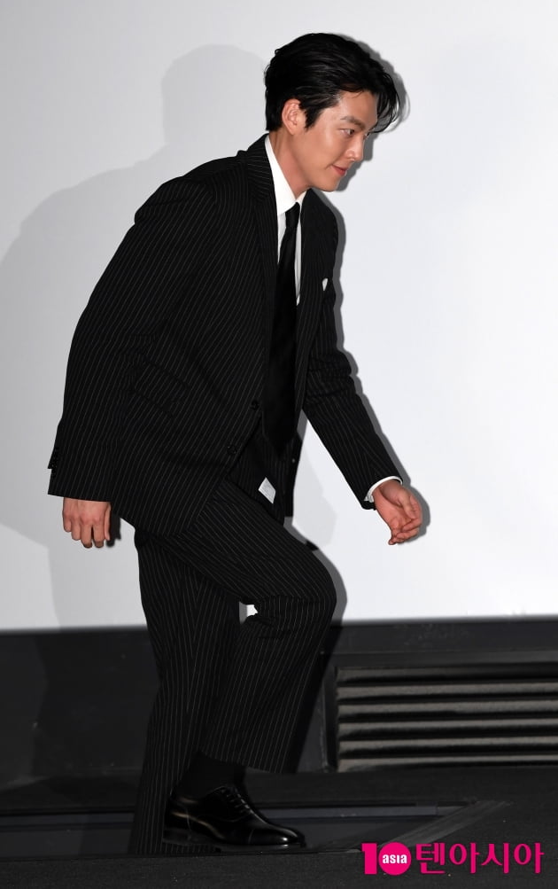 [TEN 포토] 김우빈 '완벽한 수트핏'