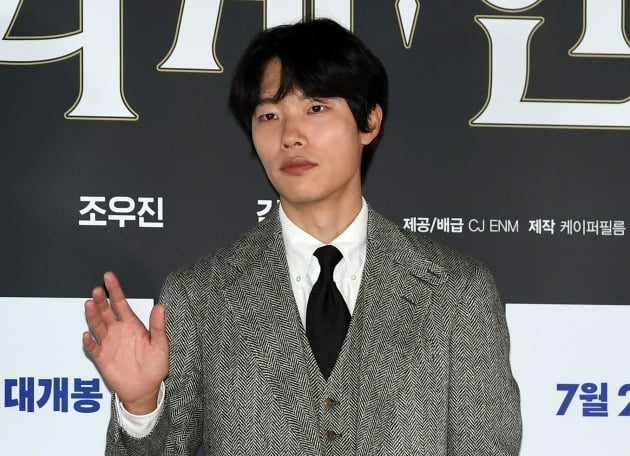 류준열, 톰 크루즈 만난 썰 "어릴 때 보던 배우와 촬영 얘기…재밌는 경험"('외계+인')