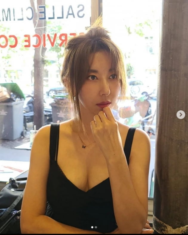 김완선, 원조섹시 디바의 화려한 파리...일상이 화보[TEN★]