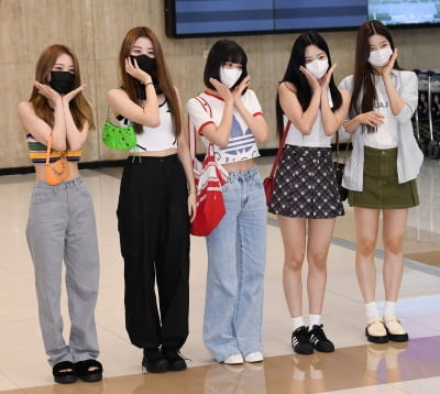 [TEN 포토] 르세라핌 '공항에 활짝핀 꽃송이들'