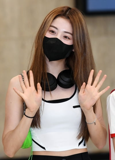 [TEN 포토] 르세라핌 허윤진 '상큼발랄 그자체'