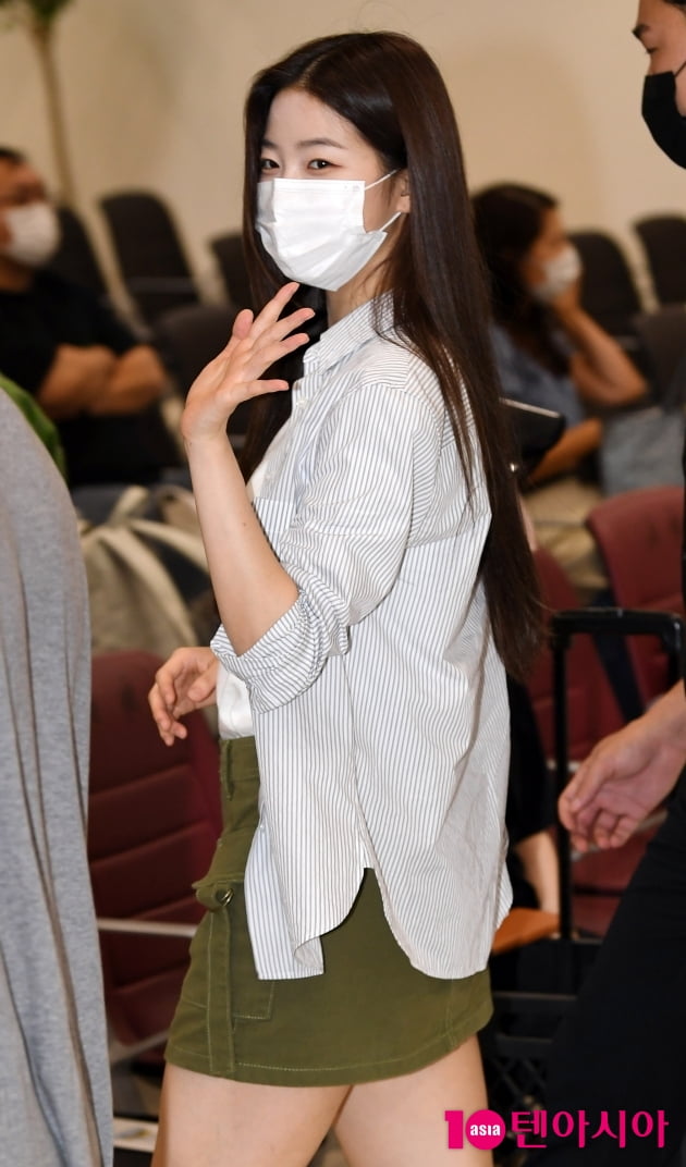 [TEN 포토] 르세라핌 카즈하 '수수한 화장기에도 빛나는 미모'