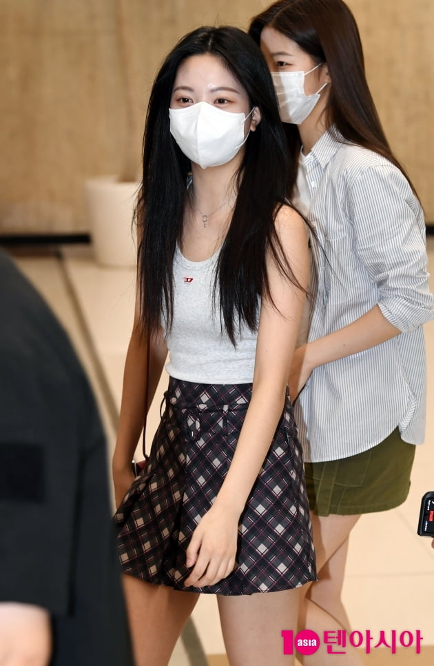 [TEN 포토] 르세라핌 홍은채 '한줌에 잡힐듯한 나노손목'