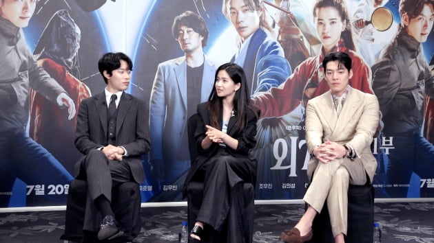 류준열, 김우빈, 김태리 /사진제공=KBS