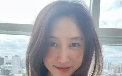 이수경, 청초·청순의 대명사…잡티 하나 없는 백옥 피부 과시[TEN★]