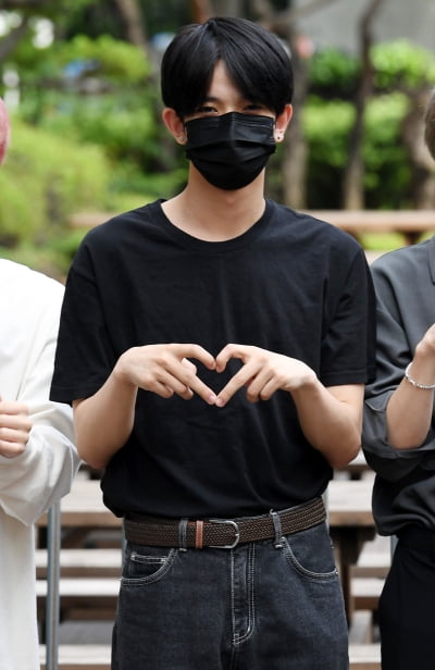 [TEN 포토] 엔하이픈 제이 '귀요미 하트'