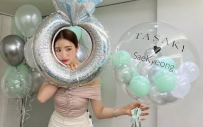 신세경, 꽃들 사이에 빛나는 '여배우 미모'…청순·우아 아우라[TEN★]