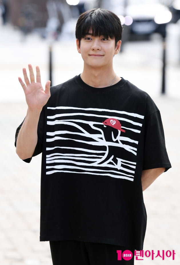[TEN 포토] 강태오 '이 미소에 반한다'(우영우 종방연)