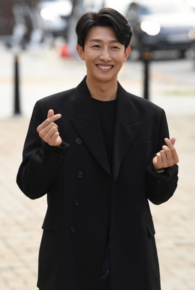 [TEN 포토] 강기영 '우영우 사랑에 하트 드려요'(우영우 종방연)