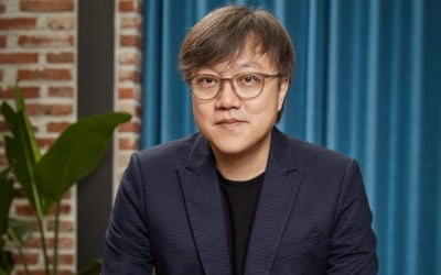 [TEN인터뷰] 7년 만에 돌아온 최동훈 감독 "내 영화 유치하다고? 의미있는 시도"