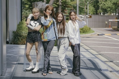 WSG워너비, 윤은혜 필두로 걸그룹 포즈…'음악중심' 출근길 공개