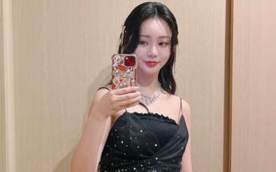 홍지윤, 살아있는 바비인형…가녀린 어깨라인으로 자랑한 섹시미[TEN★]