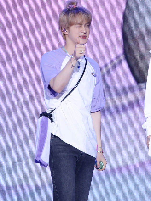 방탄소년단 진, '에피파니' 1억 9800만 은빛 울림. . 스포티파이