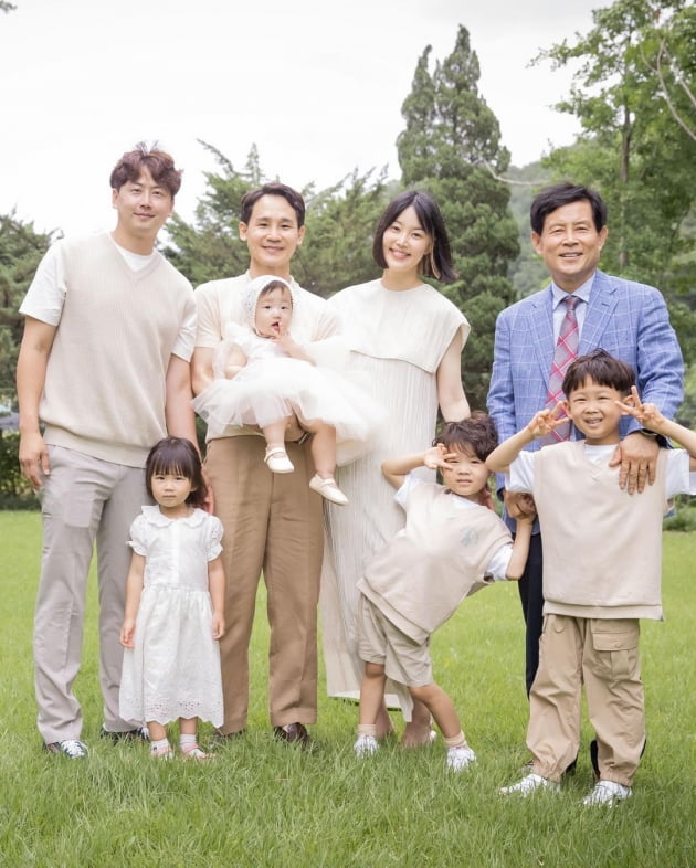 한지혜, ♥검사 남편 얼굴 '오피셜 공개'…딸이 아빠 닮았네 "아름답던 시간"[TEN★]