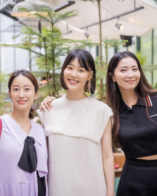한지혜, ♥검사 남편 얼굴 '오피셜 공개'…딸이 아빠 닮았네 "아름답던 시간"[TEN★]