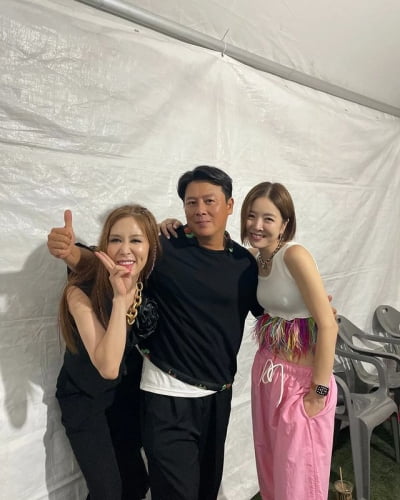 채리나, 90년 대로 돌아간 쿨 이재훈과 밀착…♥박용근이 질투하겠어[TEN★]