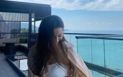 안혜경, 감출 수 없는 볼륨감…바닷가 앞에서 '여신 모먼트'[TEN★]