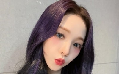 에스파 카리나, 확신의 아이돌상…보라색 헤어·백옥 피부 과시[TEN★]