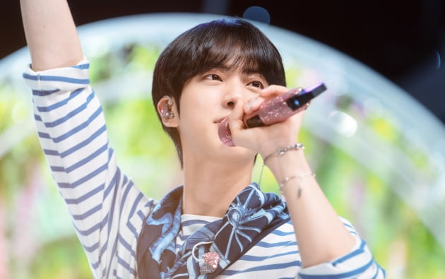 'Yours' 방탄소년단 진, 일본 샤잠 TOP 200 연속 100일째 1위