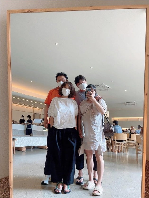 "시댁 사랑 많이 받고"…'윤승열♥' 김영희, 임신 중 시부모님 덕에 입호강[TEN★]