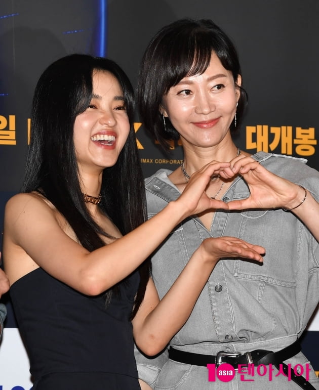 [TEN 포토] 김태리-염정아 '둘이 만든 하트'